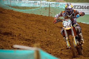 九游-特色漂流探险队，挑战河流中的惊险景色，漂流探险作文