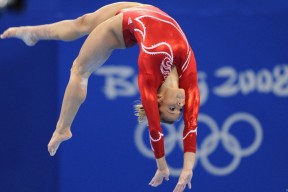 九游jiuyou-电竞比赛中的亮点瞬间：精彩操作与创新战术，电竞比赛现场描述