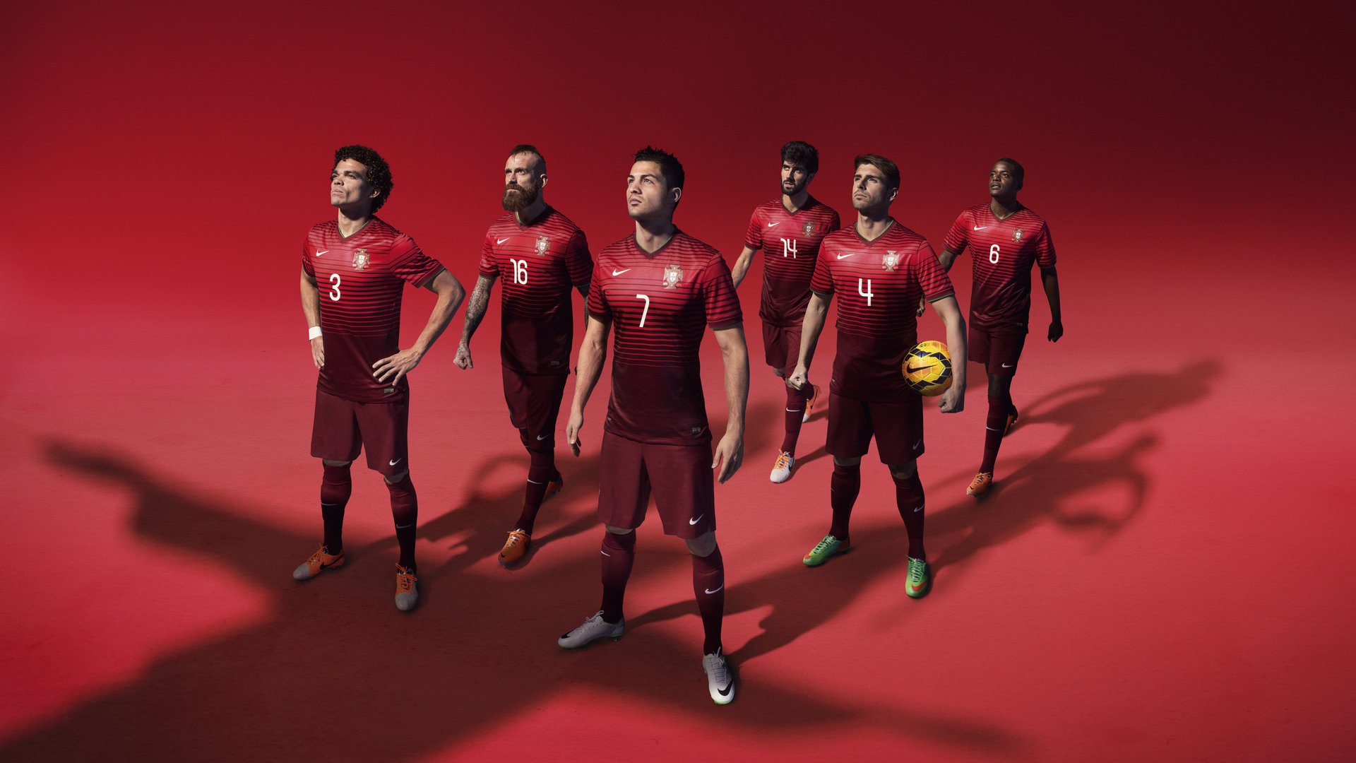 季后赛焦点:蒂伊在绝境中连续两场投中关键远距离三分!,伊蒂分队